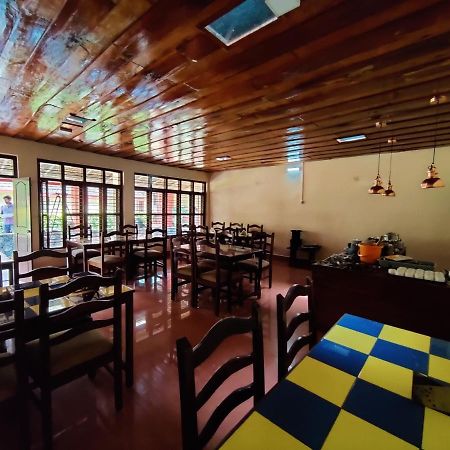 Hotel Samrat Jabalpur Zewnętrze zdjęcie