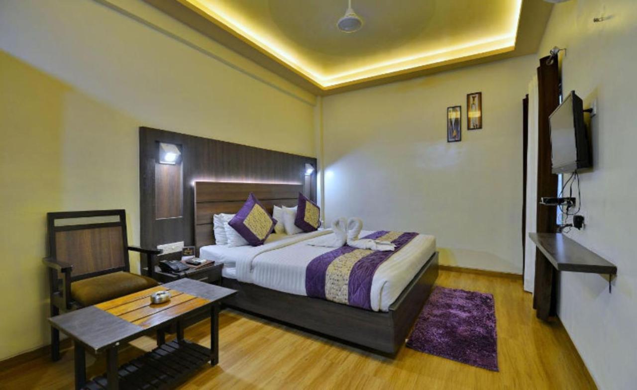 Hotel Samrat Jabalpur Zewnętrze zdjęcie