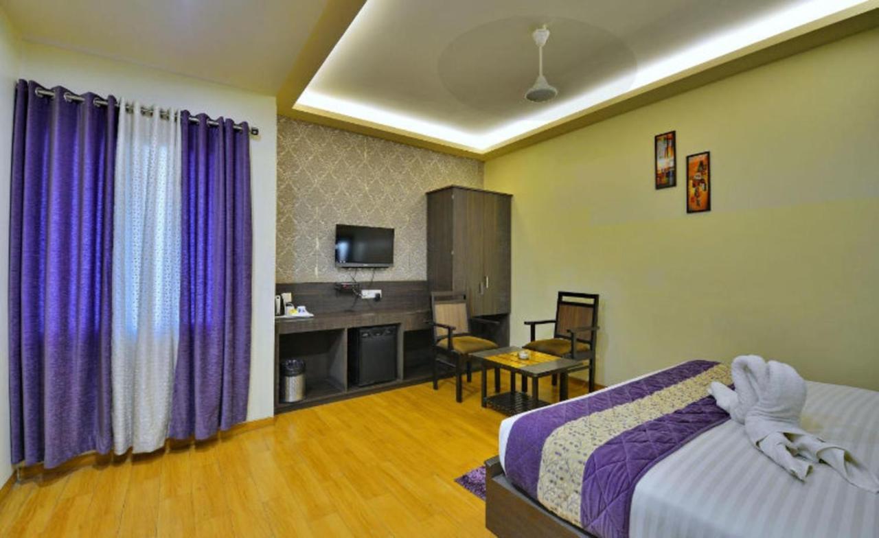 Hotel Samrat Jabalpur Zewnętrze zdjęcie