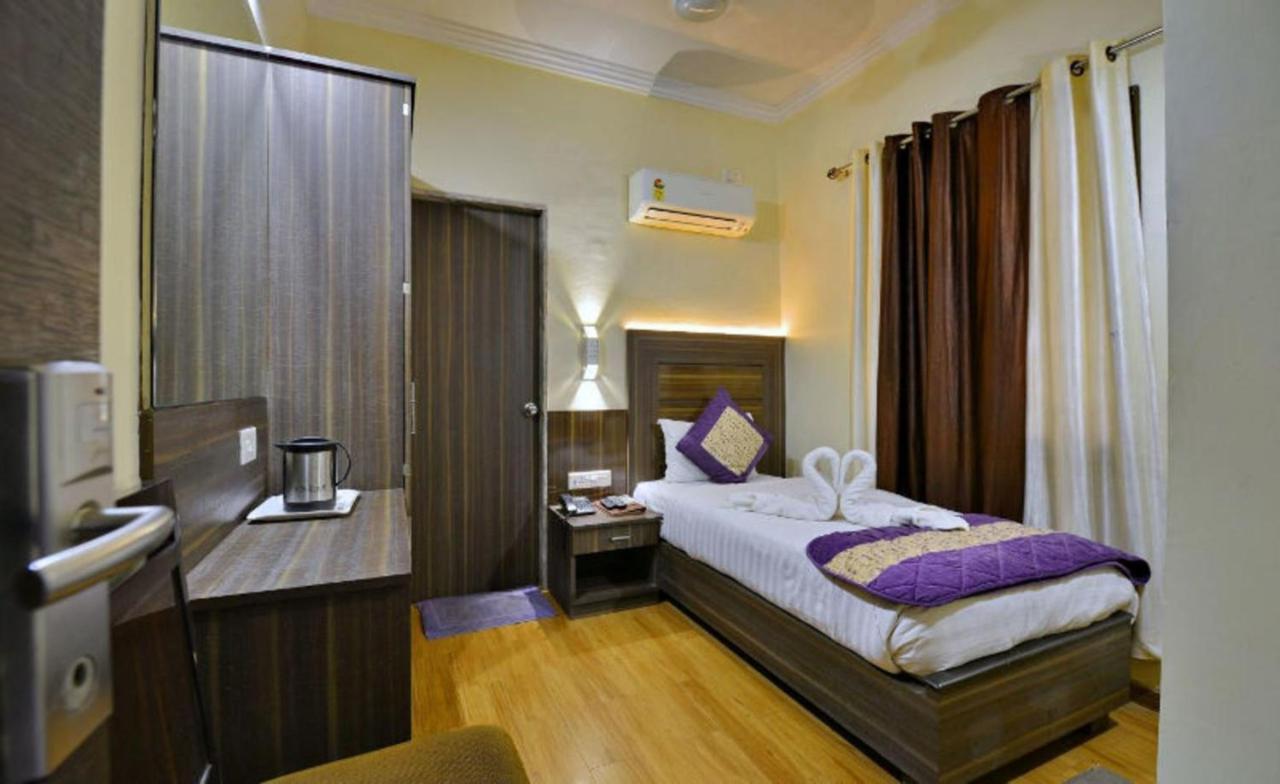 Hotel Samrat Jabalpur Zewnętrze zdjęcie
