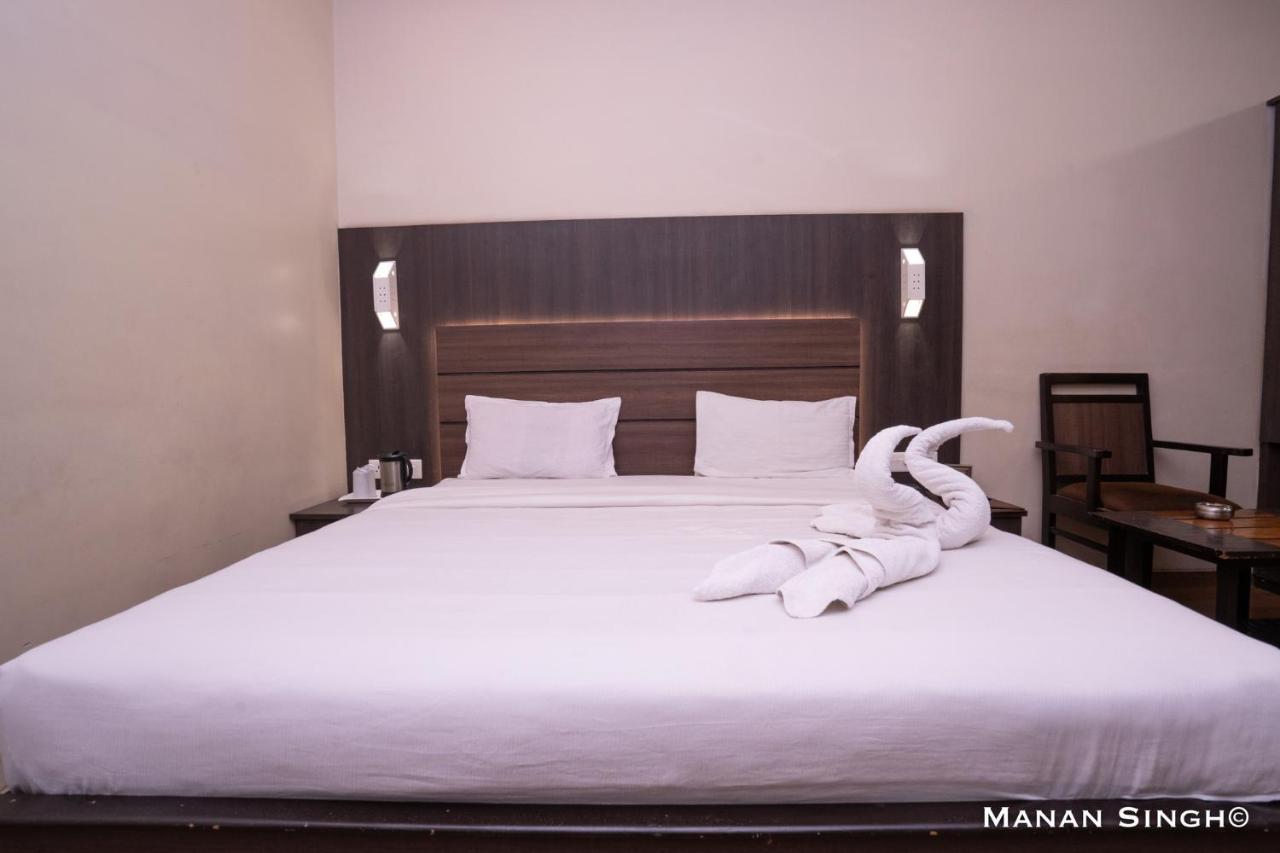 Hotel Samrat Jabalpur Zewnętrze zdjęcie