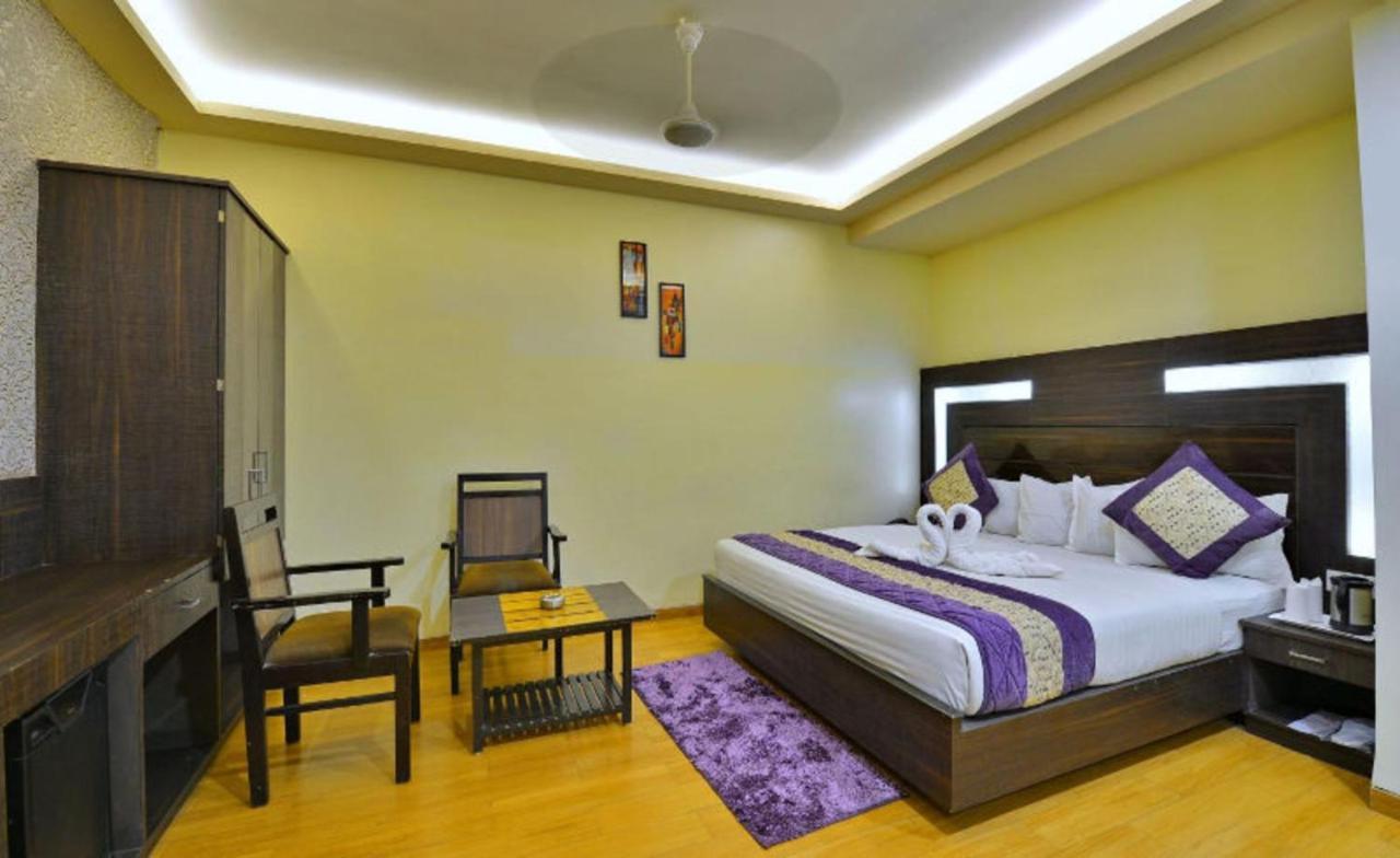 Hotel Samrat Jabalpur Zewnętrze zdjęcie