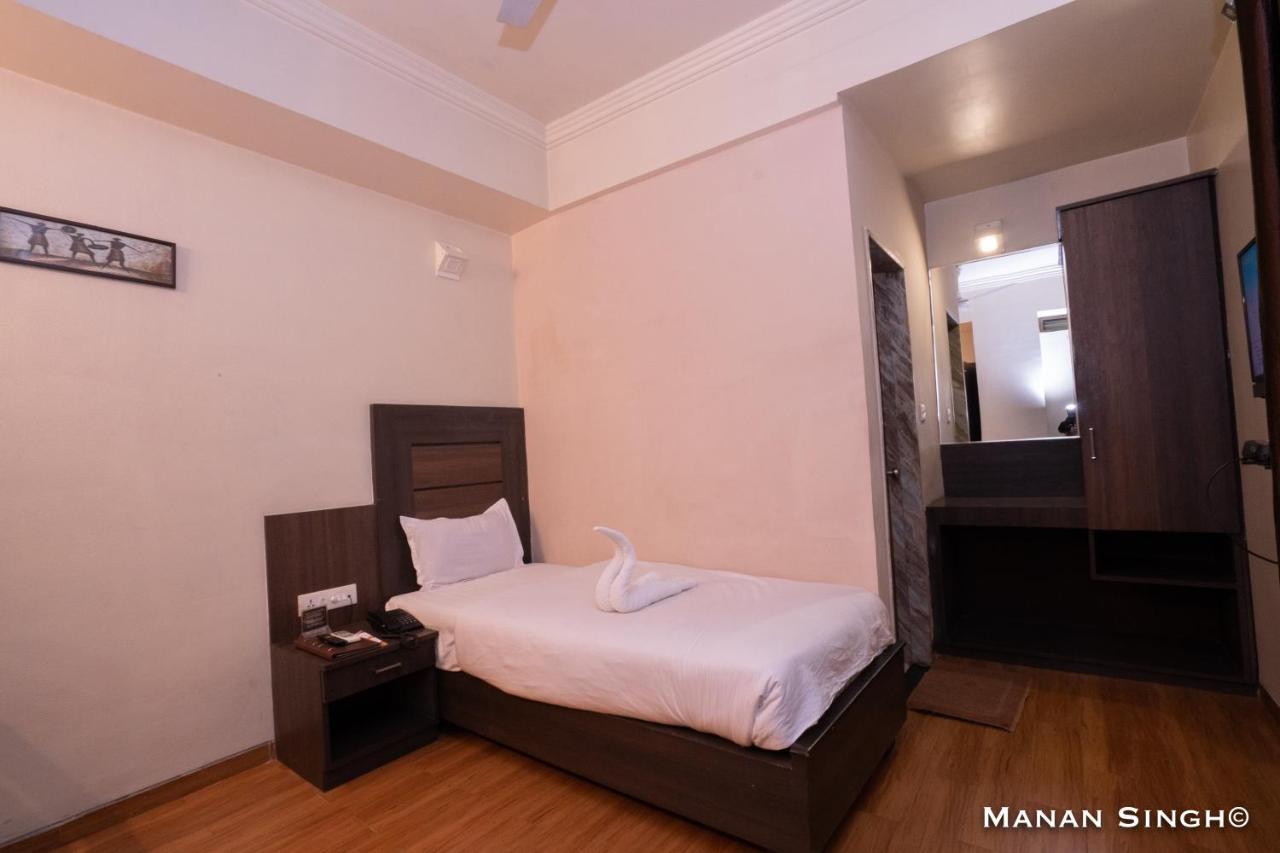 Hotel Samrat Jabalpur Zewnętrze zdjęcie