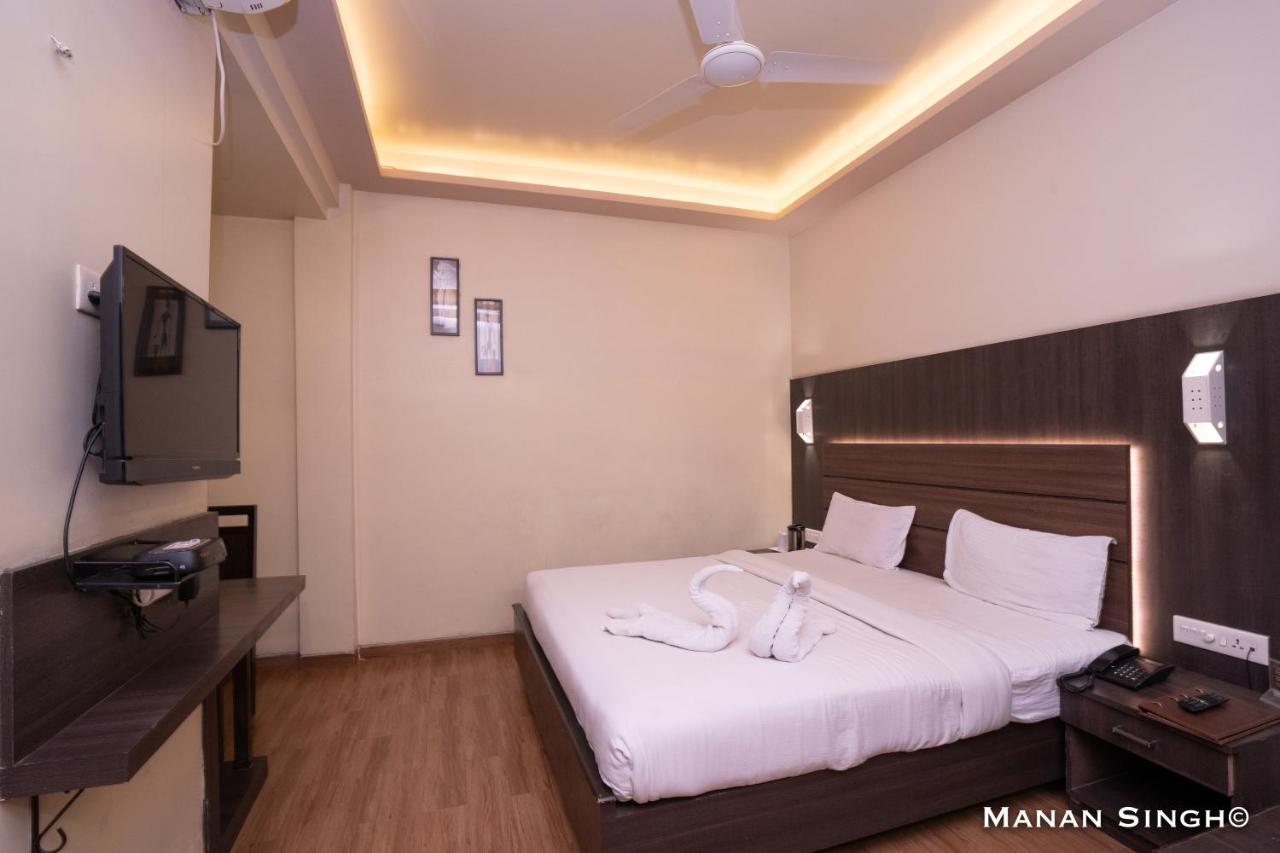 Hotel Samrat Jabalpur Zewnętrze zdjęcie