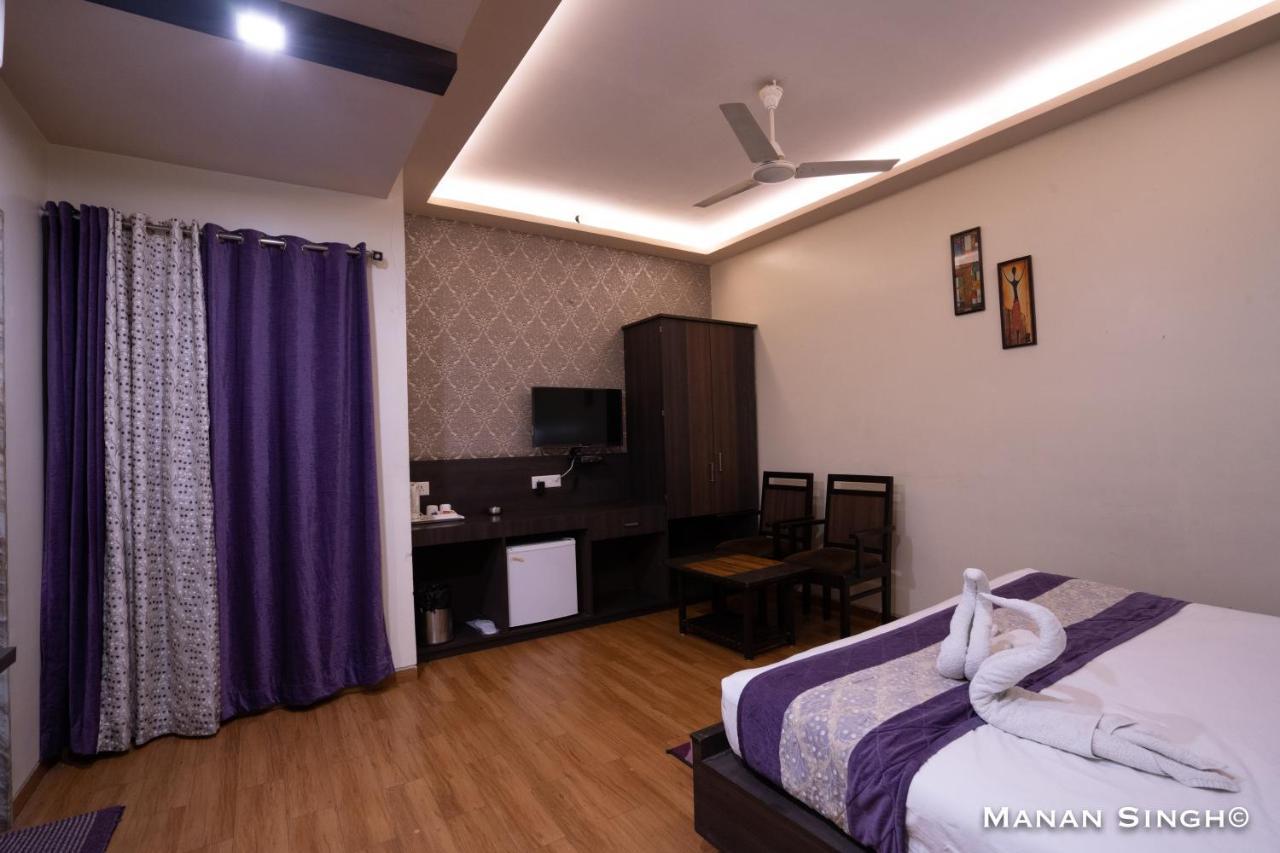 Hotel Samrat Jabalpur Zewnętrze zdjęcie