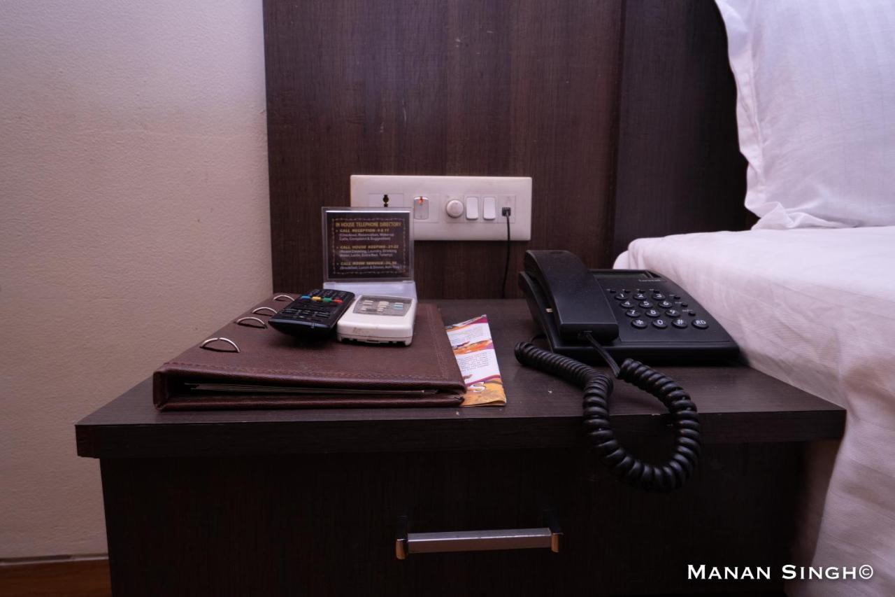 Hotel Samrat Jabalpur Zewnętrze zdjęcie