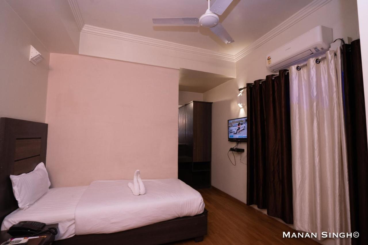 Hotel Samrat Jabalpur Zewnętrze zdjęcie
