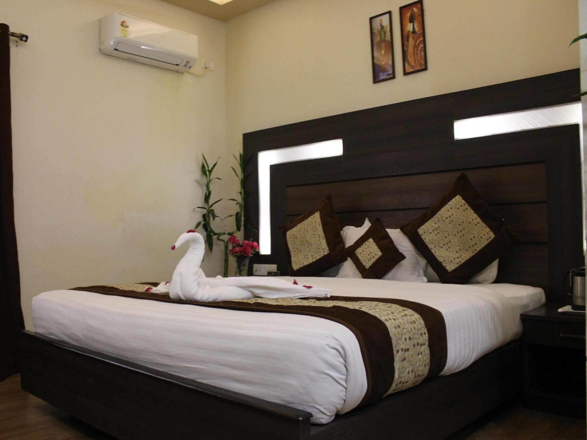 Hotel Samrat Jabalpur Zewnętrze zdjęcie