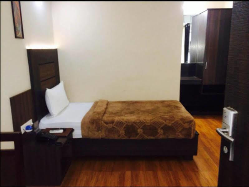 Hotel Samrat Jabalpur Zewnętrze zdjęcie
